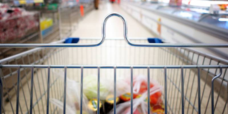 Могут ли охранники в магазинах России обыскивать покупателей: ответ юриста